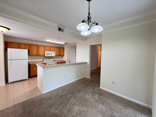 Building Photo - Perfect apartment waiting for you!