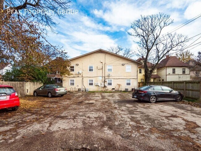 Building Photo - 1393-1395 Summit Street-2 Bedroom