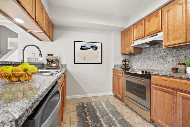 Building Photo - 328 S 2nd St