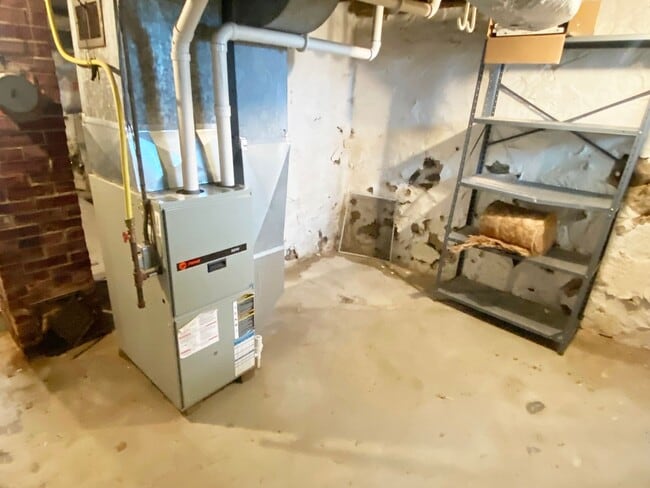 Building Photo - 2 BR Ranch Style Home with 1-Car Detached Garage