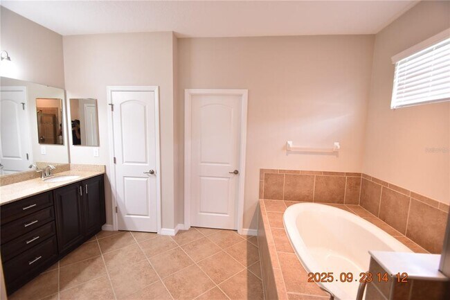 Building Photo - 15660 Starling Water Dr
