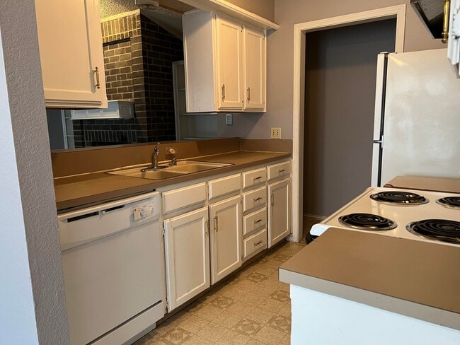 Building Photo - 5406 Duplex - Series C