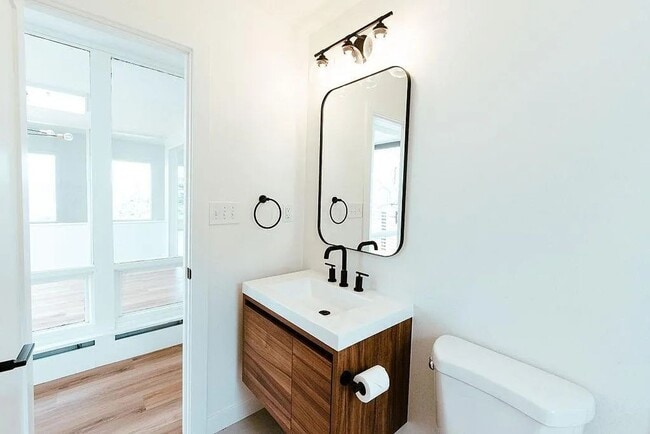 Building Photo - LUX 3BD, 3BA Foothills Home Only 5 Minutes...