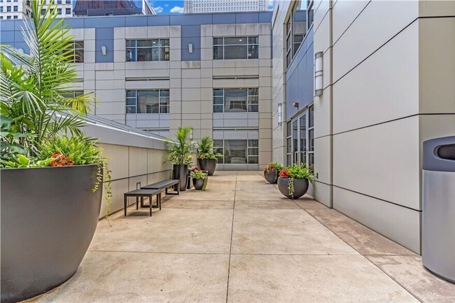 Building Photo - Luxury Penthouse Condo Downtown with Private Patio & Amazing Views Available Now!