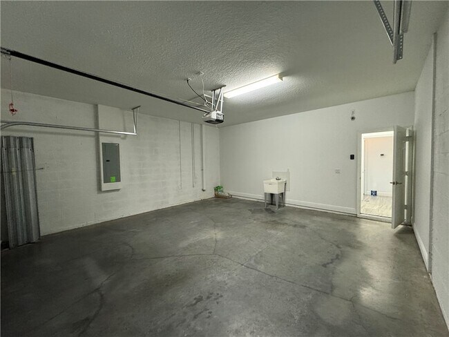 Building Photo - 1751 Willows Sq