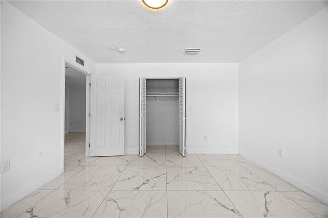 Building Photo - 1525 NE 160th St