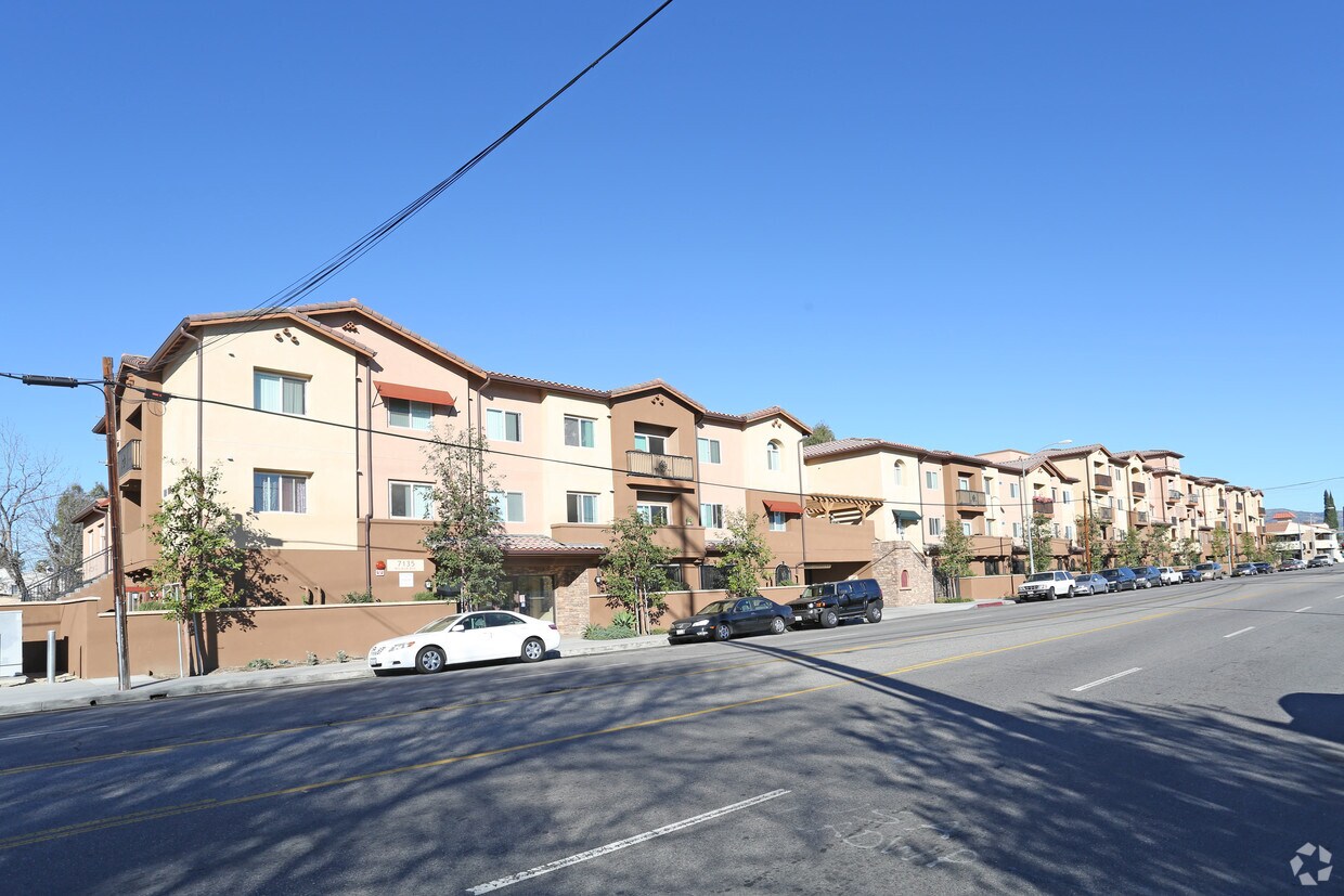 Sherman Village Apartments Reseda Ca Apartment Finder