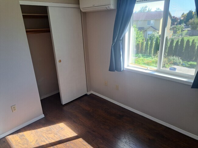 West bedroom - 15815 NE 69th St