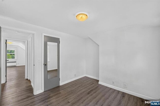 Building Photo - 165 Oak Grove Ave