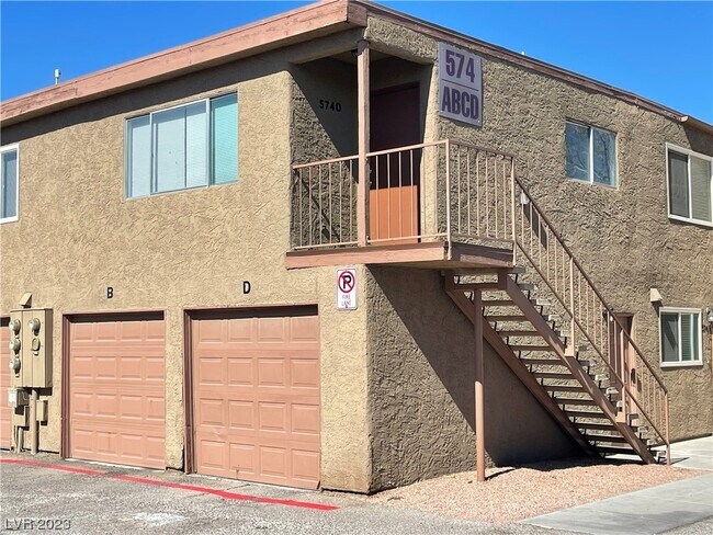 Primary Photo - 574 Roxella Ln