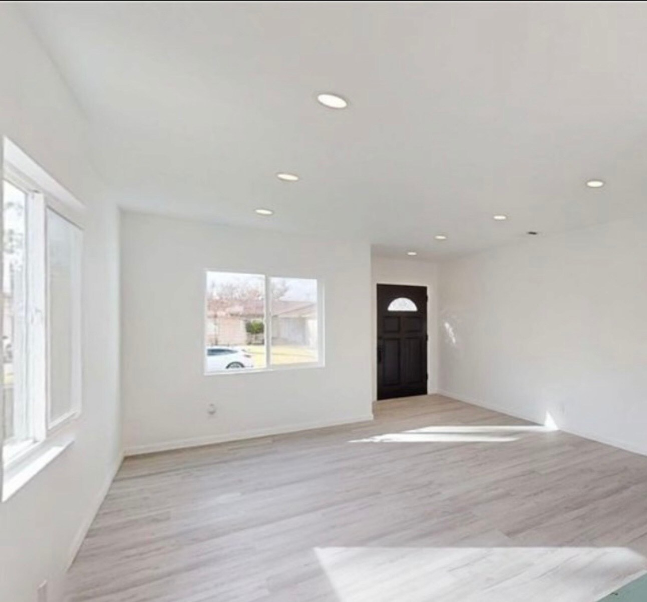 Building Photo - 449 S Pampas Ave