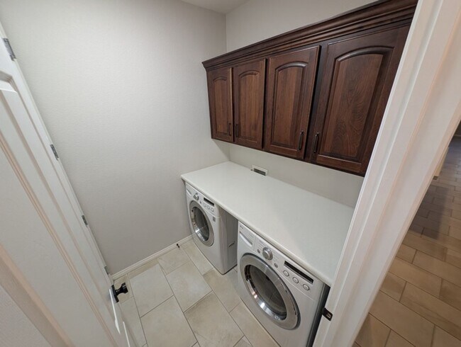 Building Photo - 1045 Ambrosia Dr