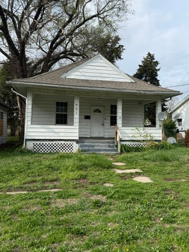 Building Photo - 2 Bedroom / 1 bathroom House in Peoria, IL