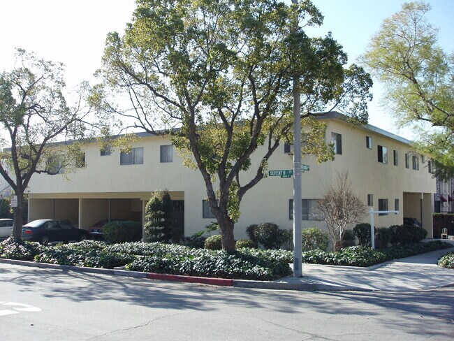 Building Photo - 7th St, 501