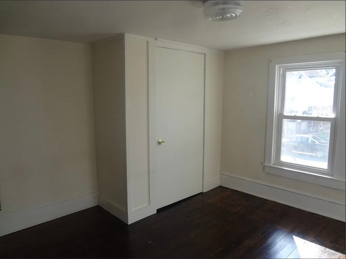 Building Photo - 328 Clayton Ave