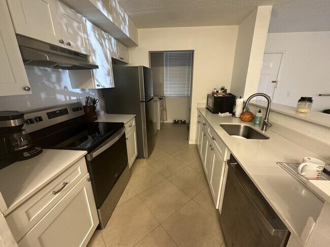 Building Photo - 160 Yacht Club Way