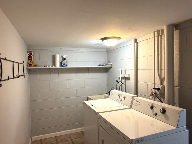 Building Photo - 931 Shattuck Ln