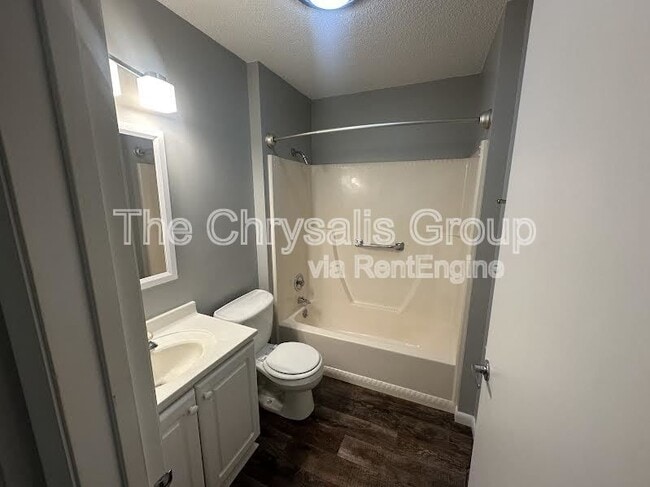 Building Photo - 445 Elm Pl