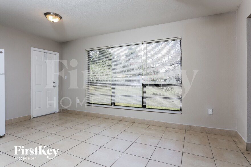 Building Photo - 731 NW 175th Dr