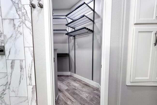 Building Photo - 3Bed/2.5 Ba House in Gated Community in No...