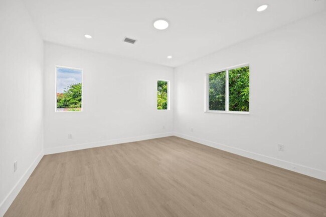 Building Photo - 1355 NW 42nd St