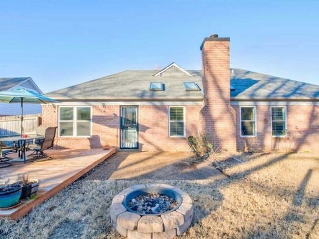 Building Photo - 6657 Millgrove Park Dr