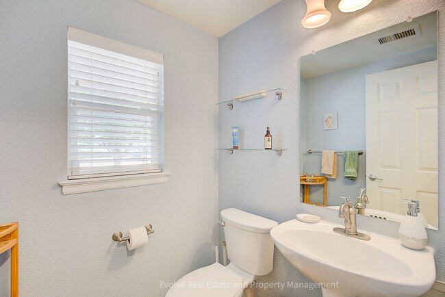 Building Photo - Evolve Real Estate: Beautiful Corner Townhome Available for Move-in on July 21st!