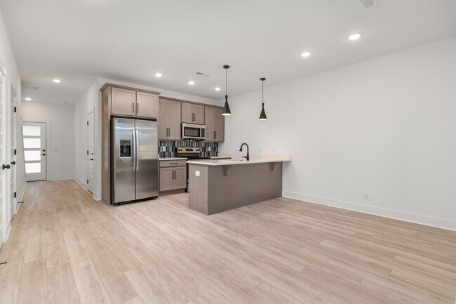 Building Photo - 539 Bellamy Ln