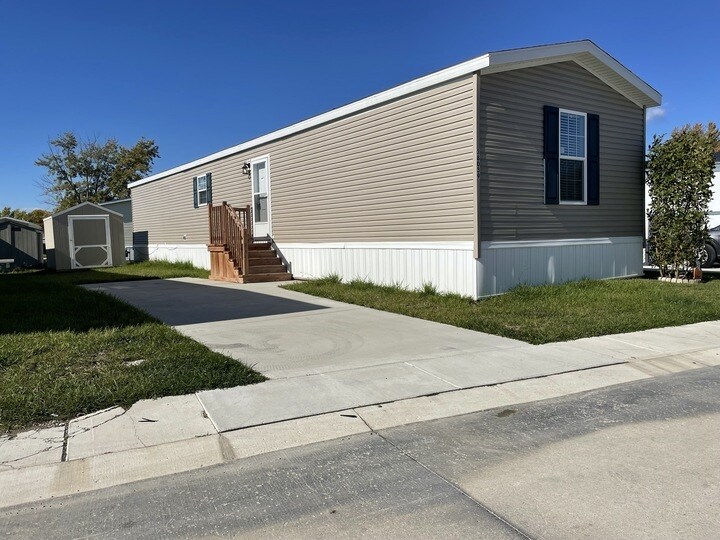 Building Photo - 38039 Leverette Ave