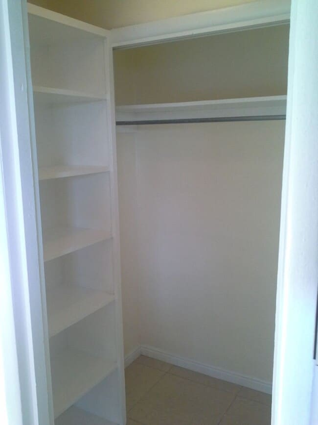 Building Photo - Affordable Downtown Apartment