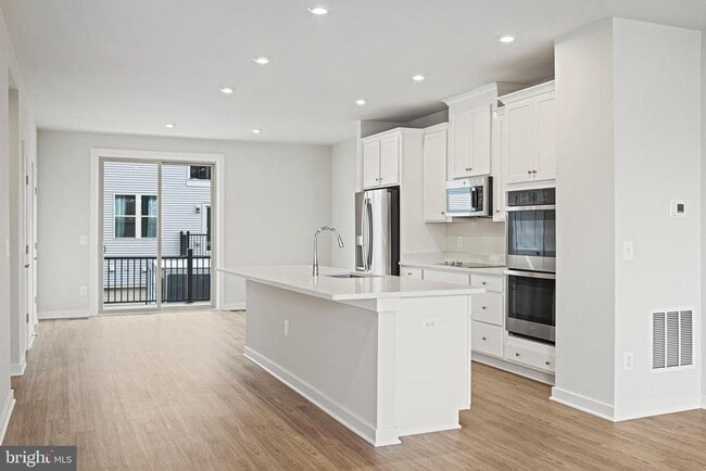 Building Photo - 2172 Glacier Rd