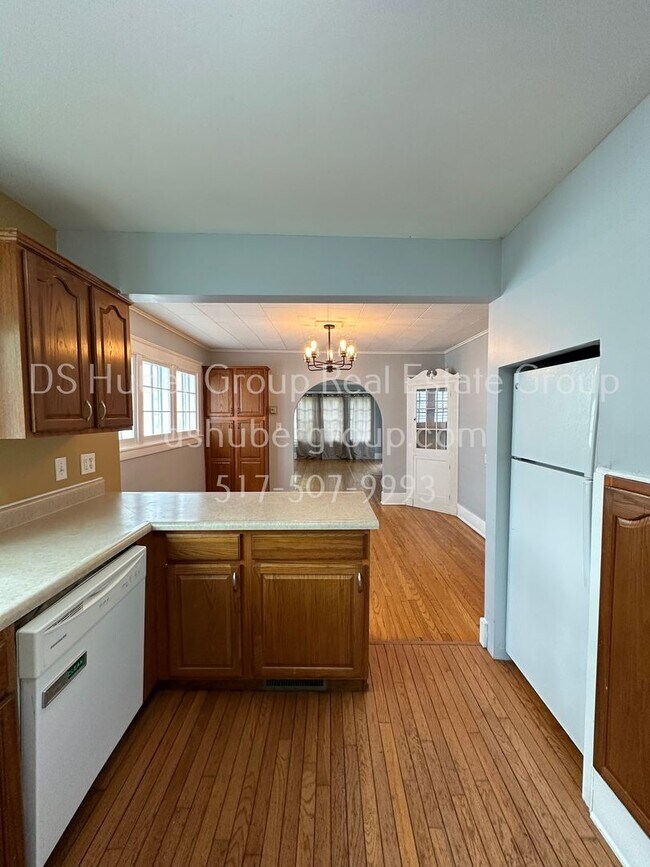 Building Photo - 302 N Hayford Ave