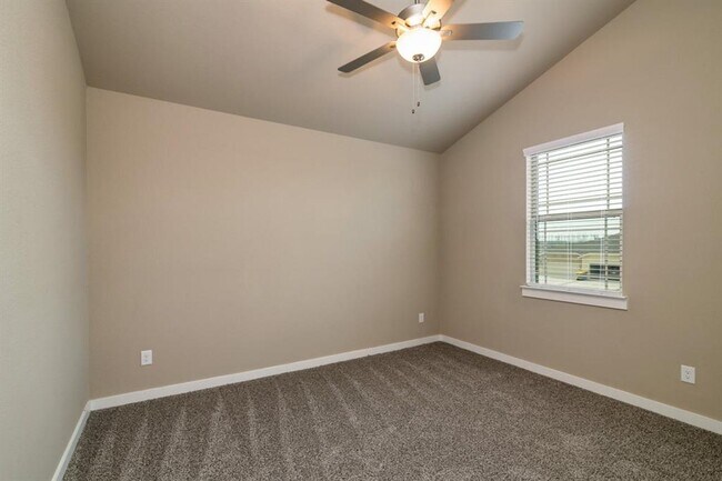 Building Photo - 605 Harvest Moon Dr