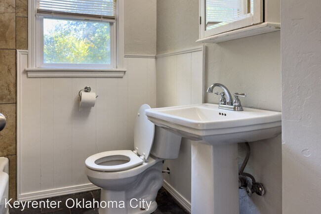 Building Photo - 3 br, 1 bath House - 1738 N Meridian Ave