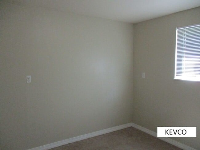 Building Photo - Wonderful Home in Campus West!