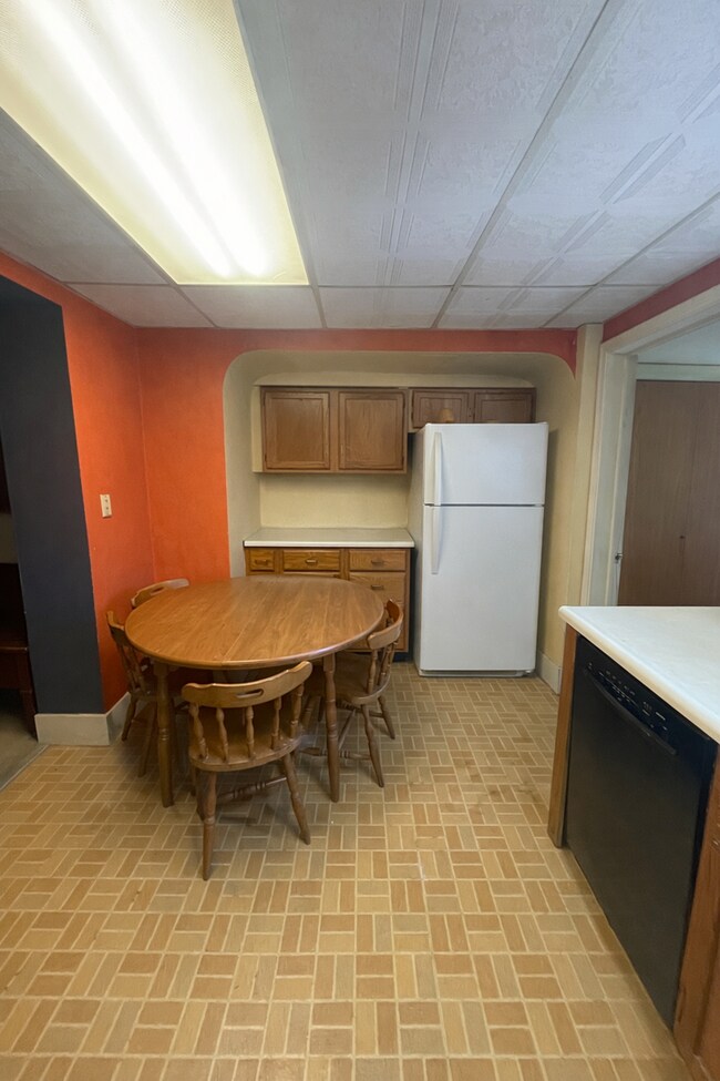 Building Photo - 215/217 N. Ashley St