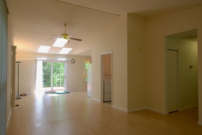 Building Photo - 4-Bedroom 2-Bath Home near Downtown Champa...