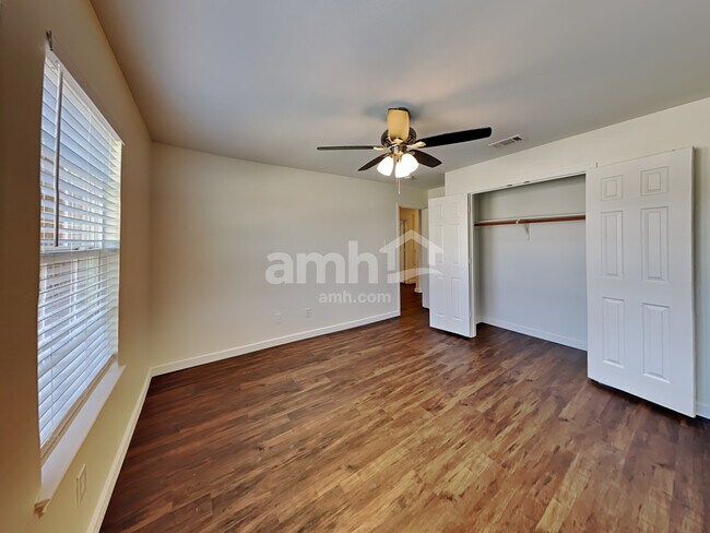 Building Photo - 803 Windflower Dr