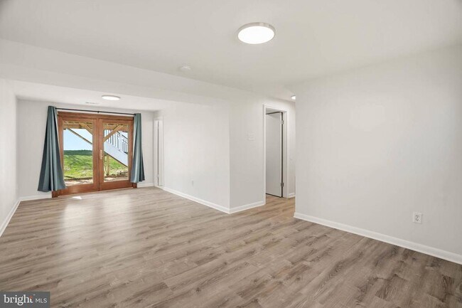 Building Photo - 7897 Pavilion Dr