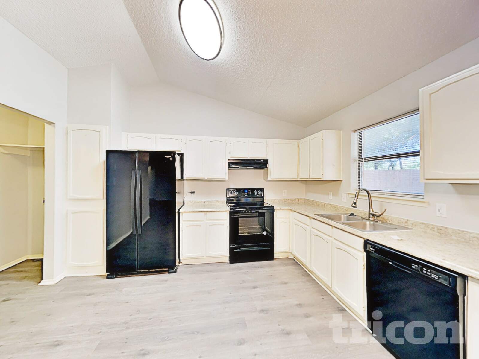Building Photo - 1401 Timbercrest Dr
