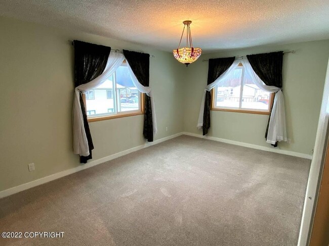 Building Photo - Nicely Updated East Anchorage Condo!