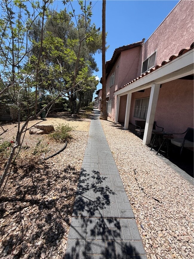 Building Photo - 2236 E Desert Inn Rd