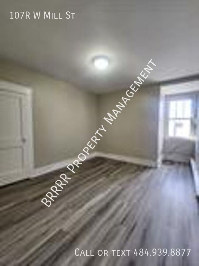 Building Photo - 107R W Mill St-