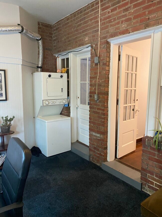 Back office room with washer/dryer - 3914 9th St NE