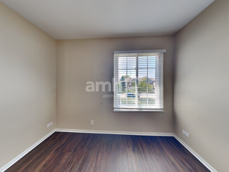 Building Photo - 953 Mesa Dr