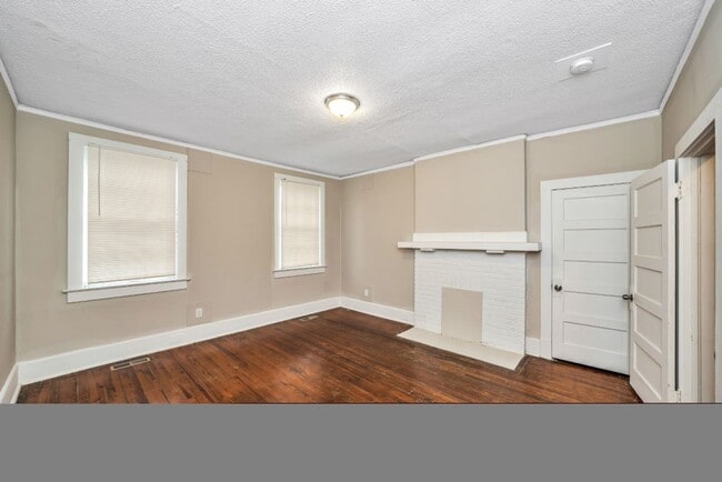 Building Photo - Updated 2-Bedroom Duplex – $800/month | Ta...