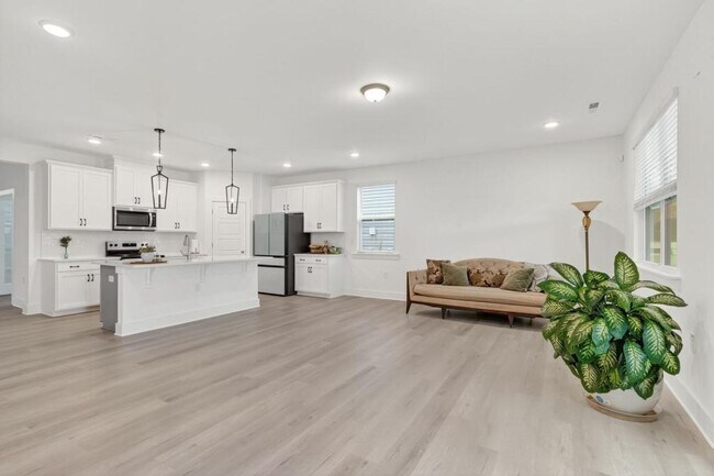 Building Photo - 163 Little Crk Dr