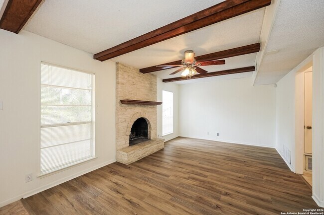 Building Photo - 3647 Pinebluff Dr