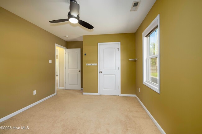 Building Photo - 209 Oak Grove Cir
