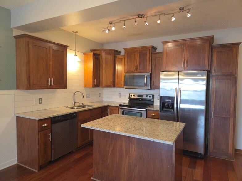 Building Photo - 12263 Xylite St NE